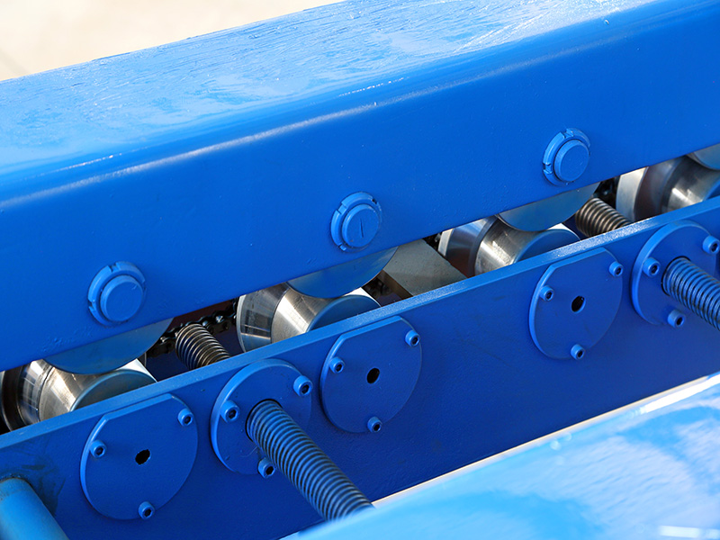 Standing seam wall forming machine Standing seam wall forming machine